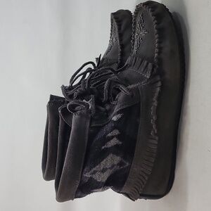 Manitobah Mukluks Charcoal Moccasin Size 8